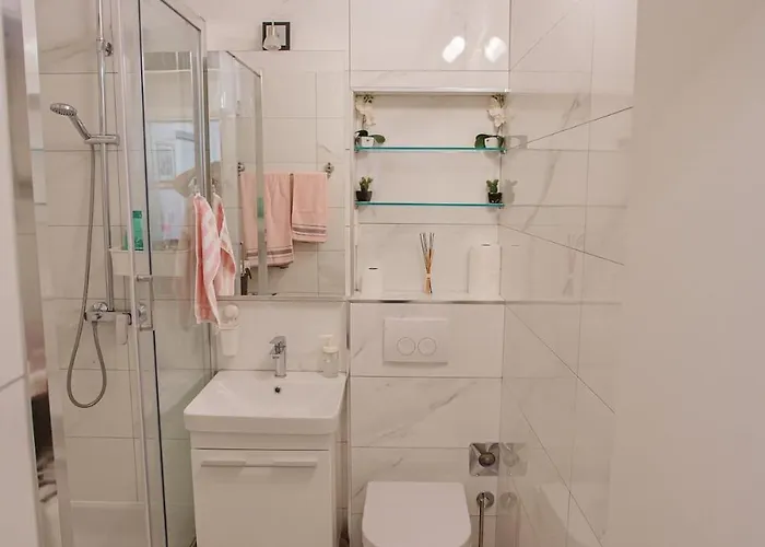 Flora Apartman