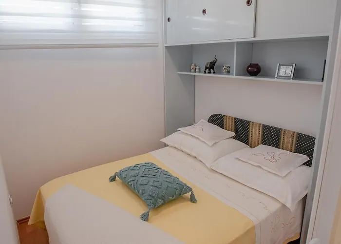 Flora Apartmán *